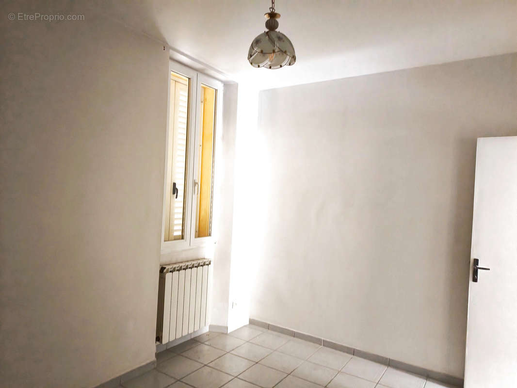 Appartement à MARSEILLE-4E