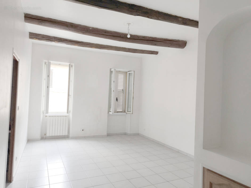 Appartement à MARSEILLE-4E