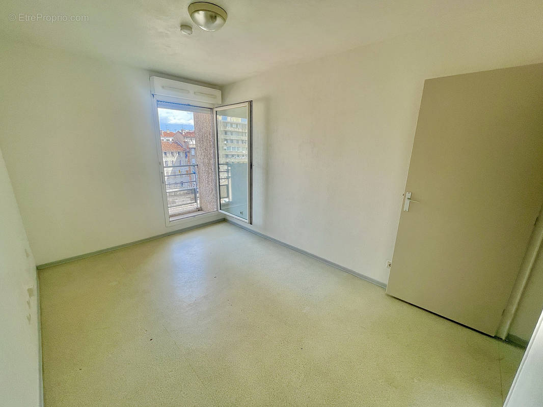 Appartement à MARSEILLE-3E