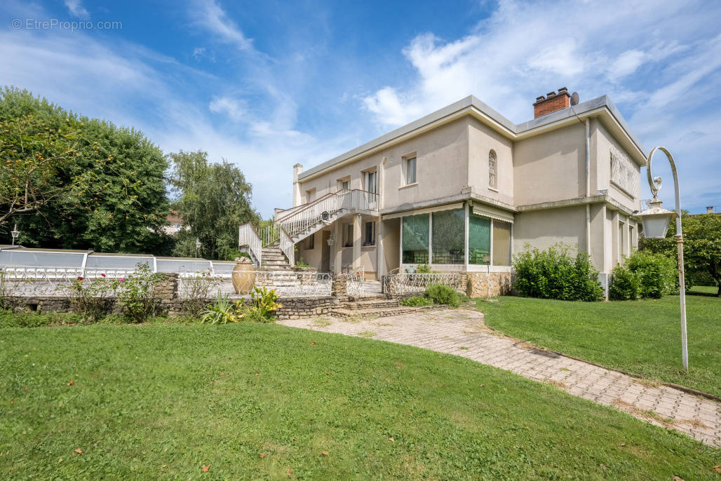 Maison à CHATILLON-SUR-CHALARONNE