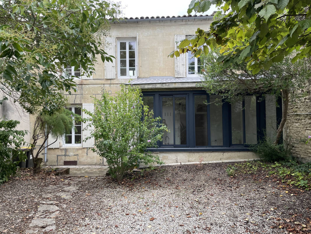 Maison à COGNAC