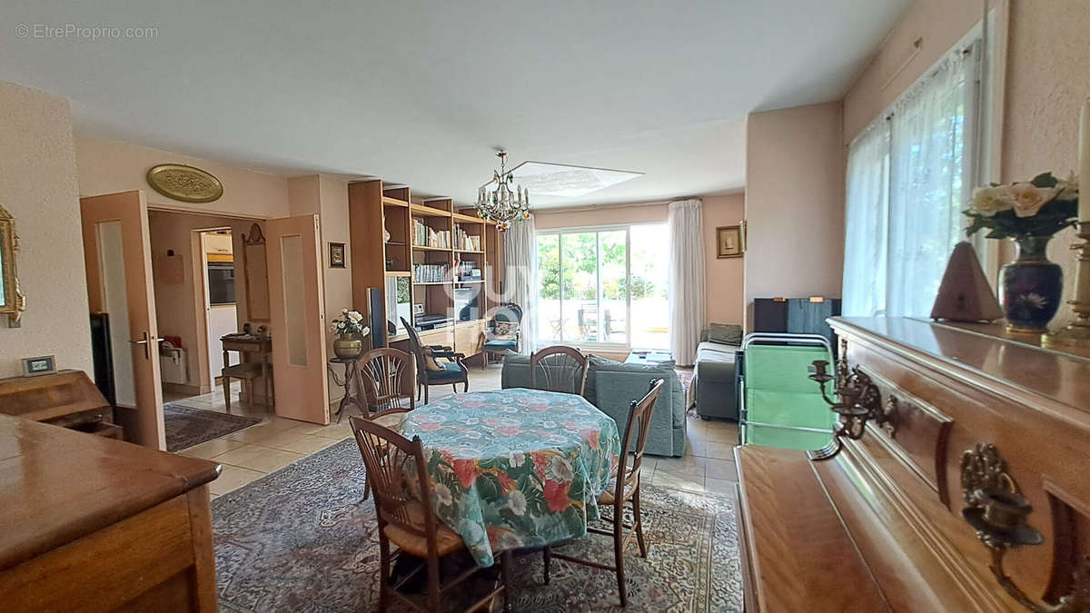 Appartement à VILLENEUVE-LES-AVIGNON