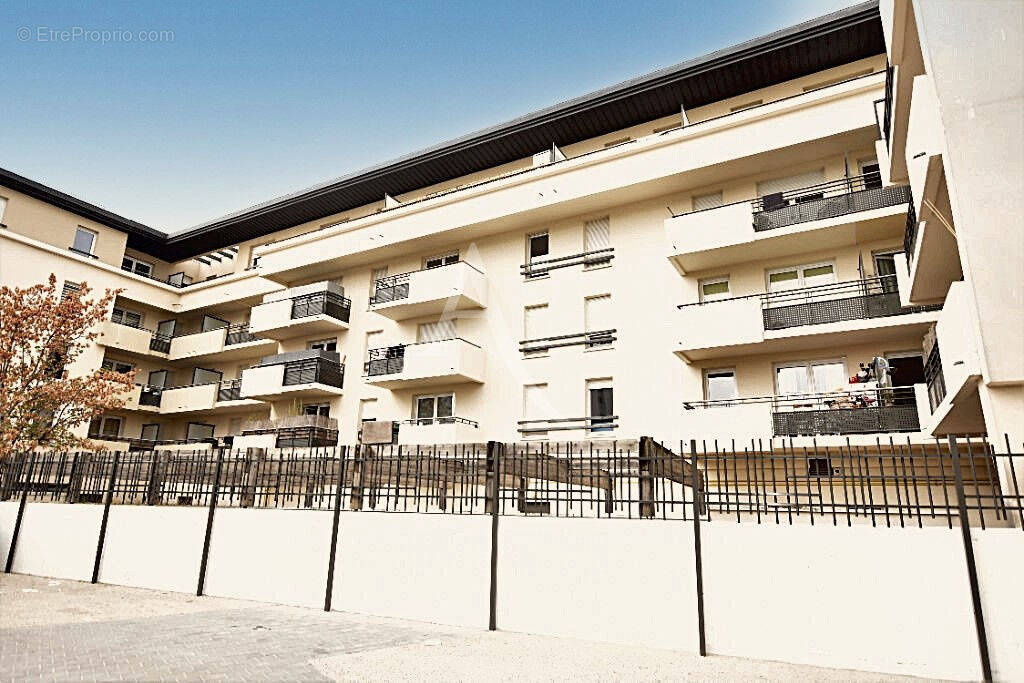 Appartement à COMBS-LA-VILLE