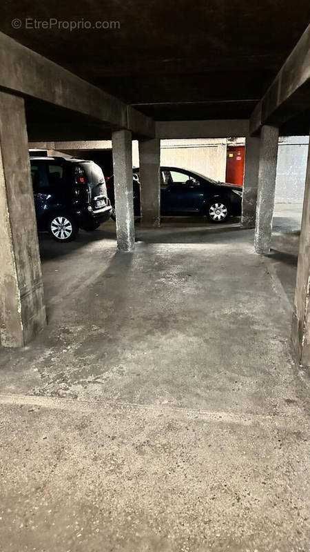 Parking à PARIS-19E