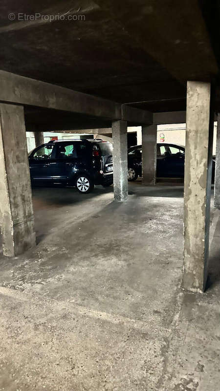 Parking à PARIS-19E