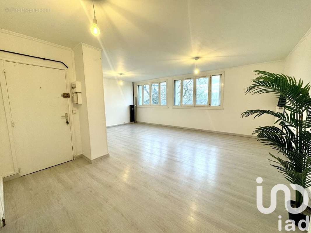 Photo 2 - Appartement à SAINT-GERMAIN-LES-ARPAJON