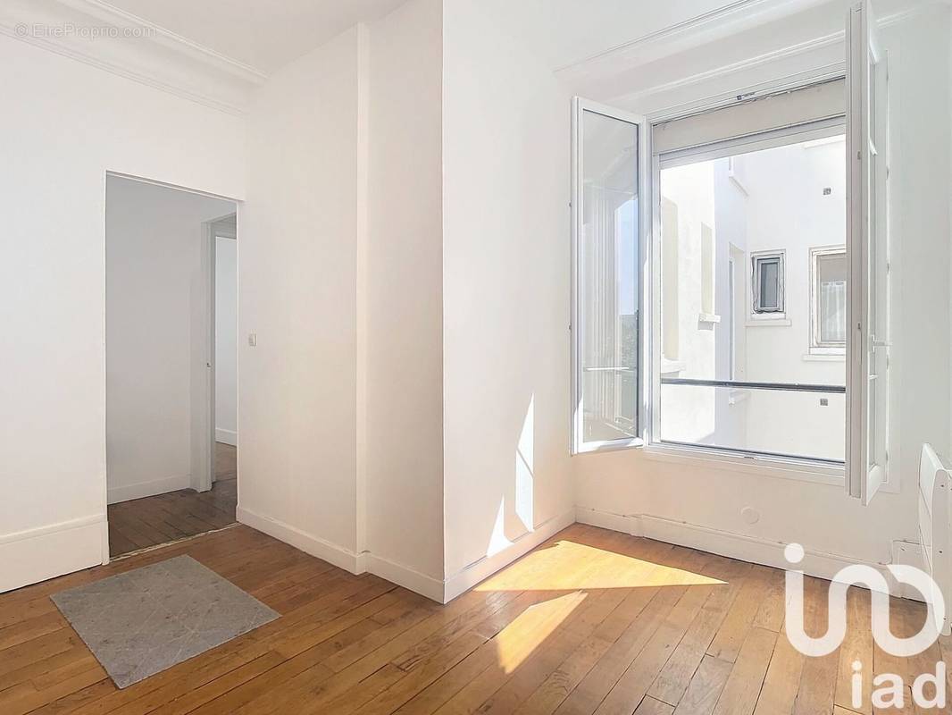 Photo 1 - Appartement à COURBEVOIE