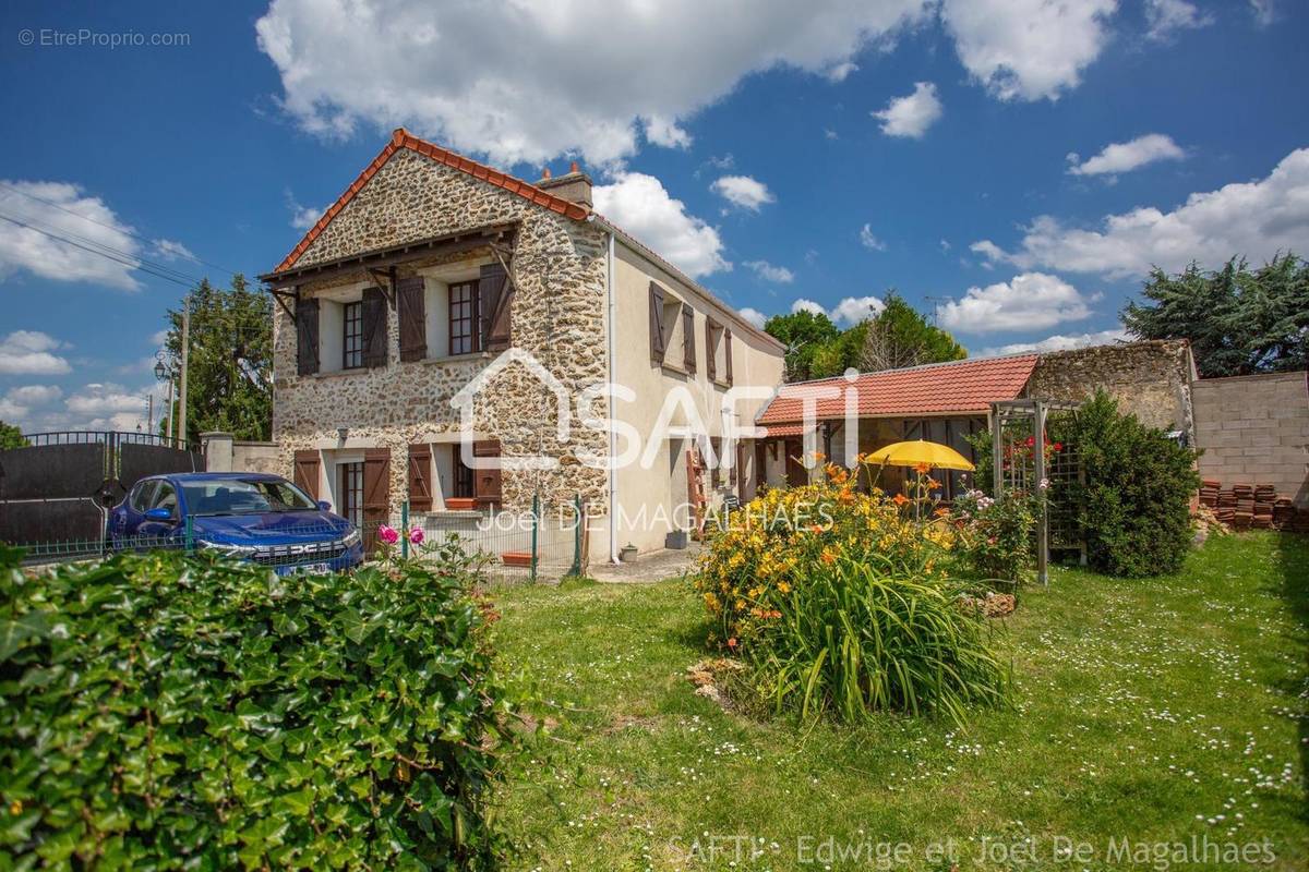 Photo 1 - Maison à LE MESNIL-SAINT-DENIS