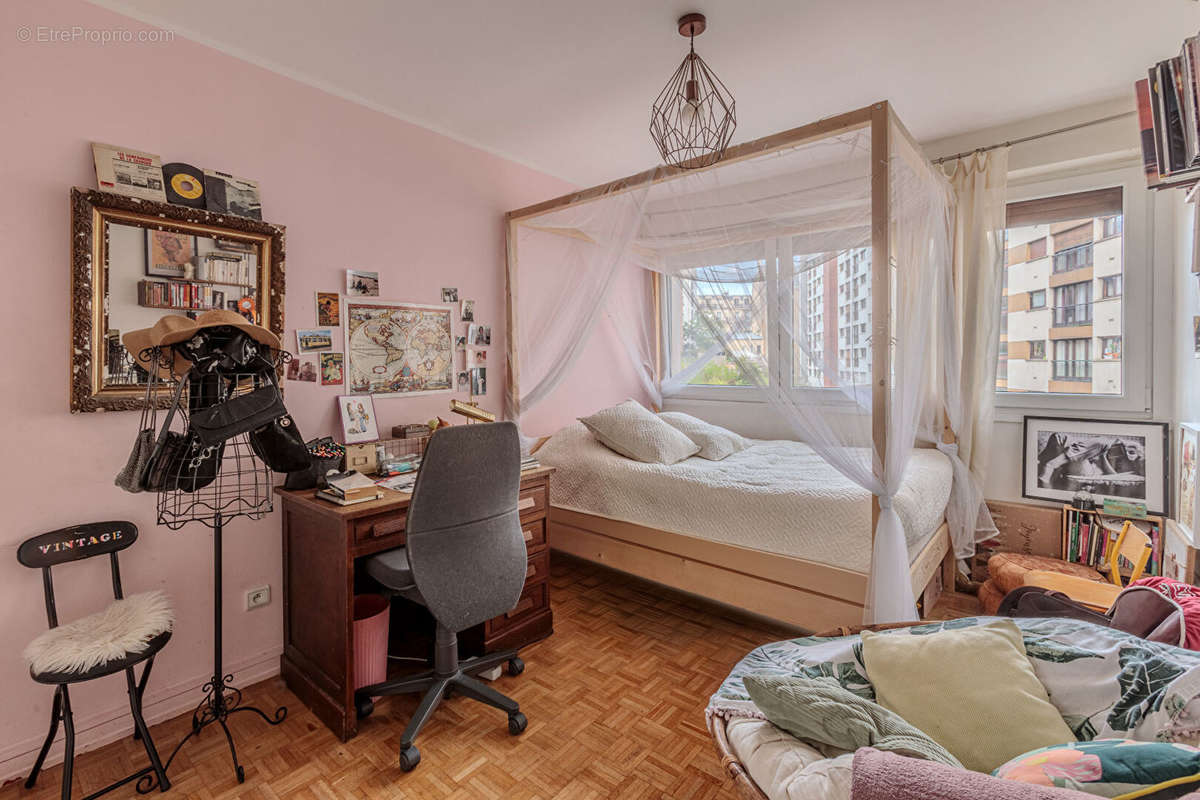 Appartement à PARIS-20E