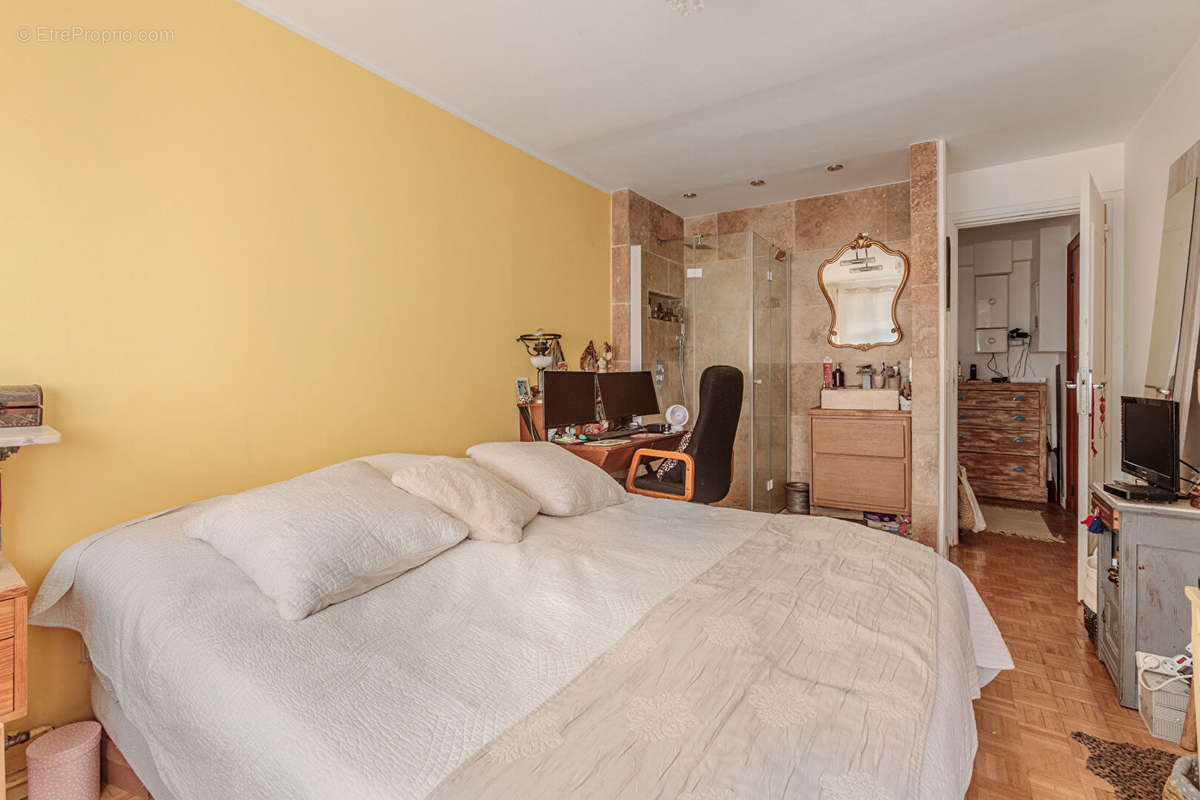 Appartement à PARIS-20E