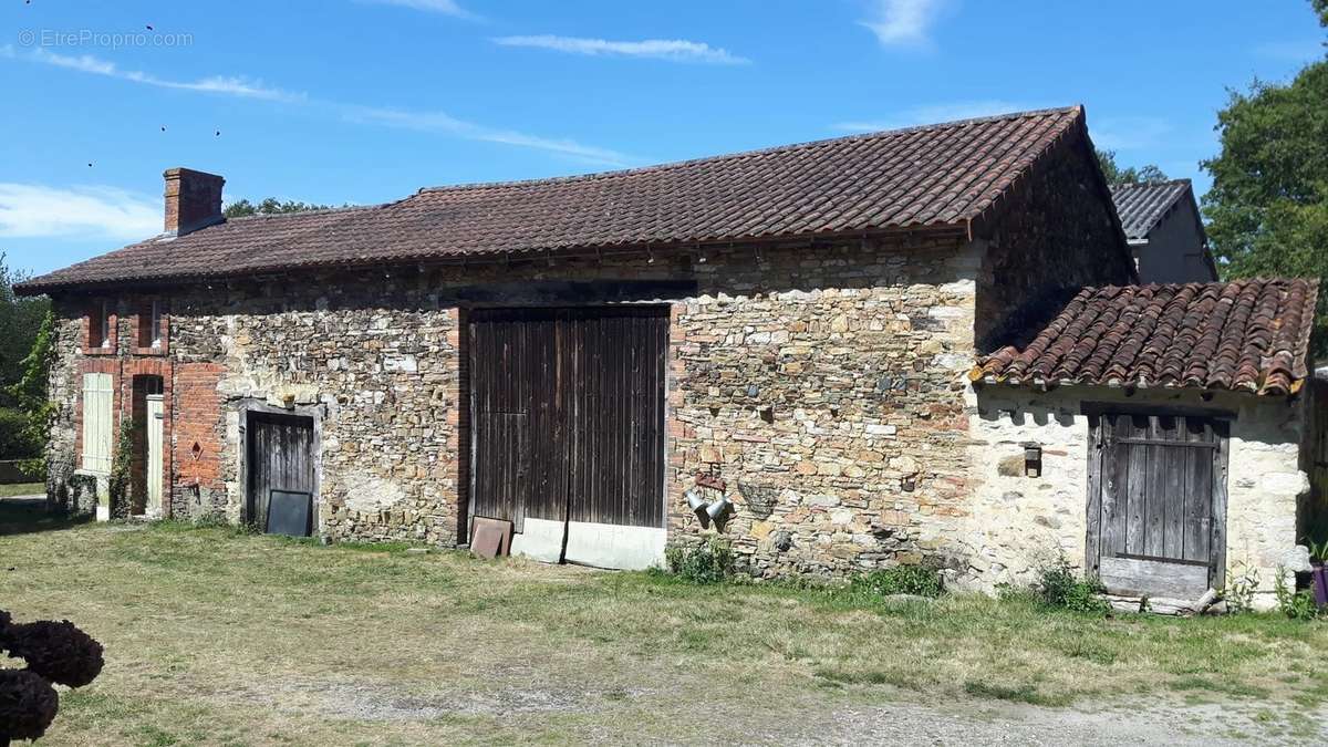 Maison à BUSSIERE-POITEVINE