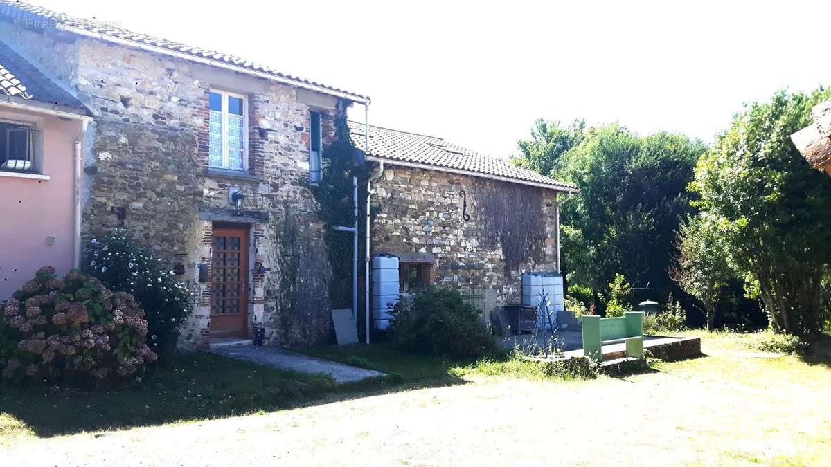 Maison à BUSSIERE-POITEVINE