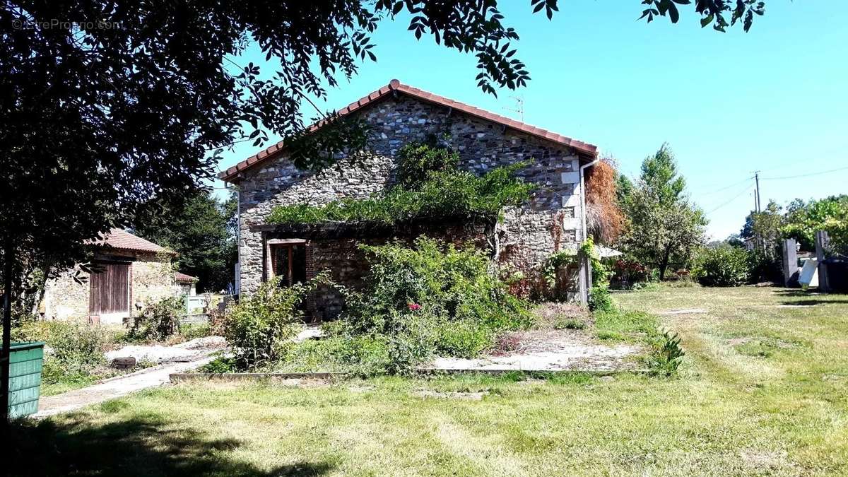 Maison à BUSSIERE-POITEVINE