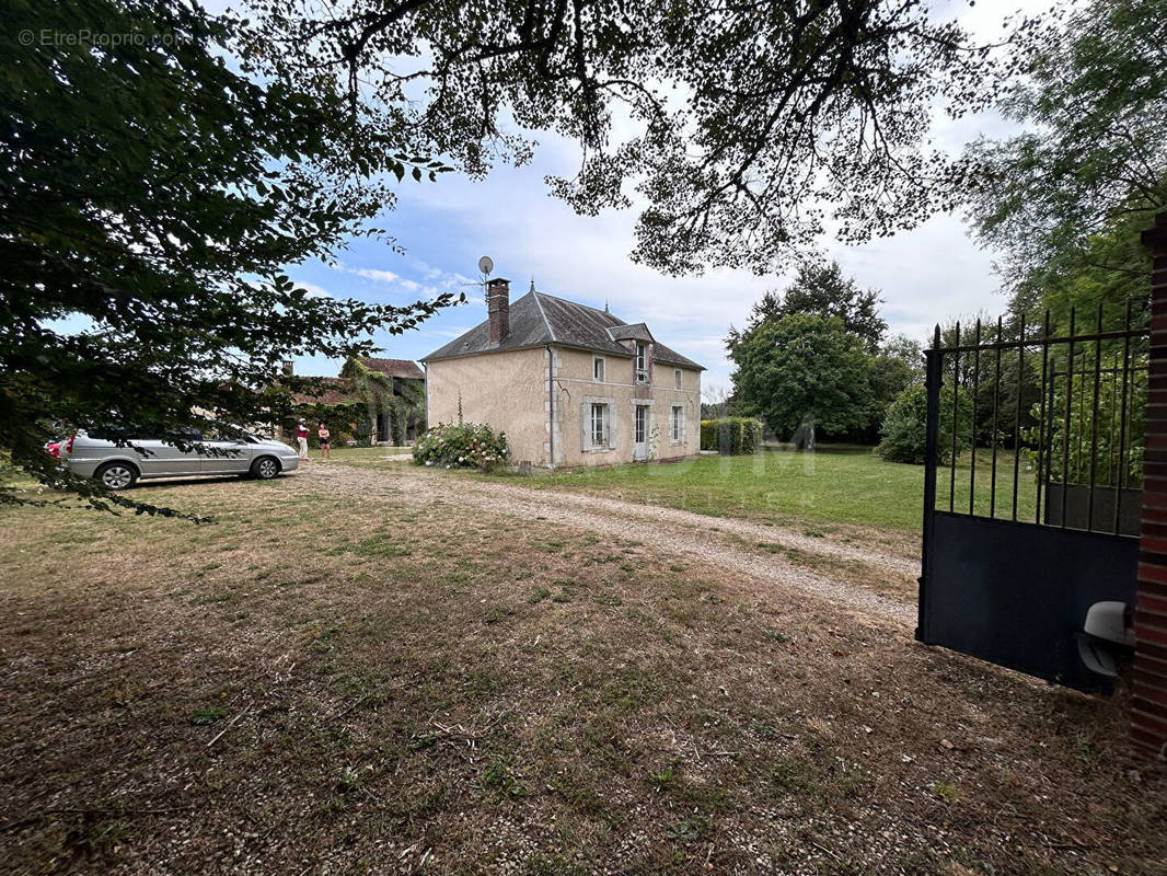 Maison à TOUCY