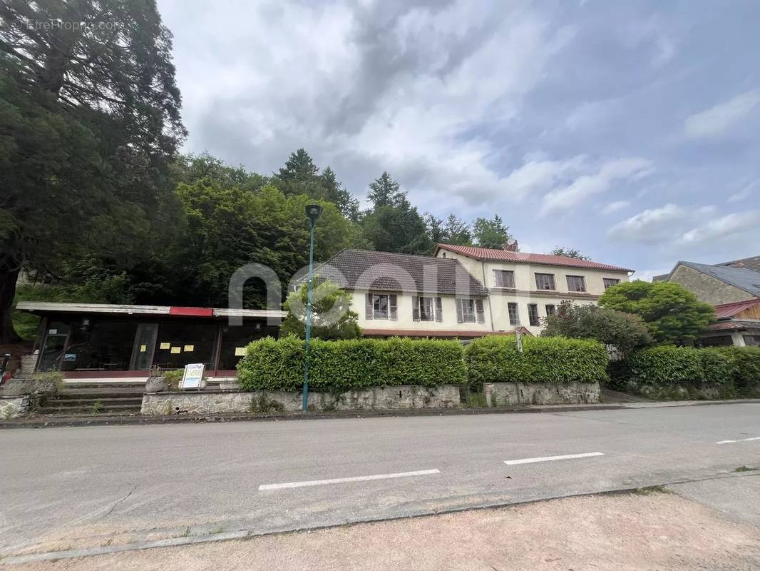 Appartement à CHATEAUNEUF-LES-BAINS