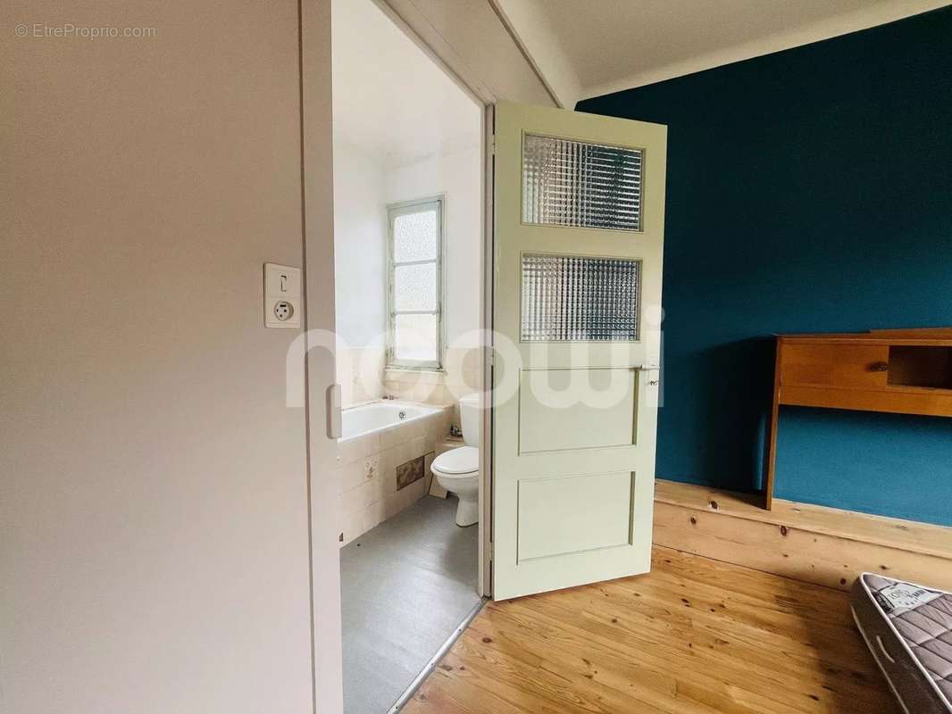 Appartement à CHATEAUNEUF-LES-BAINS