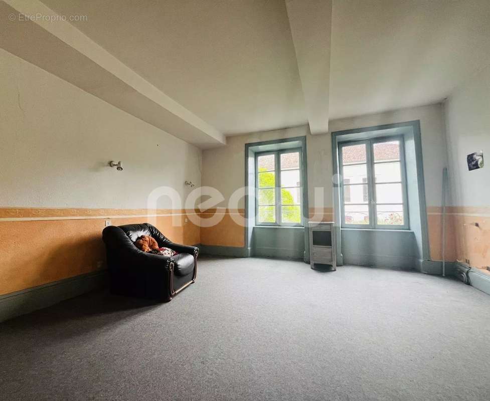 Appartement à CHATEAUNEUF-LES-BAINS