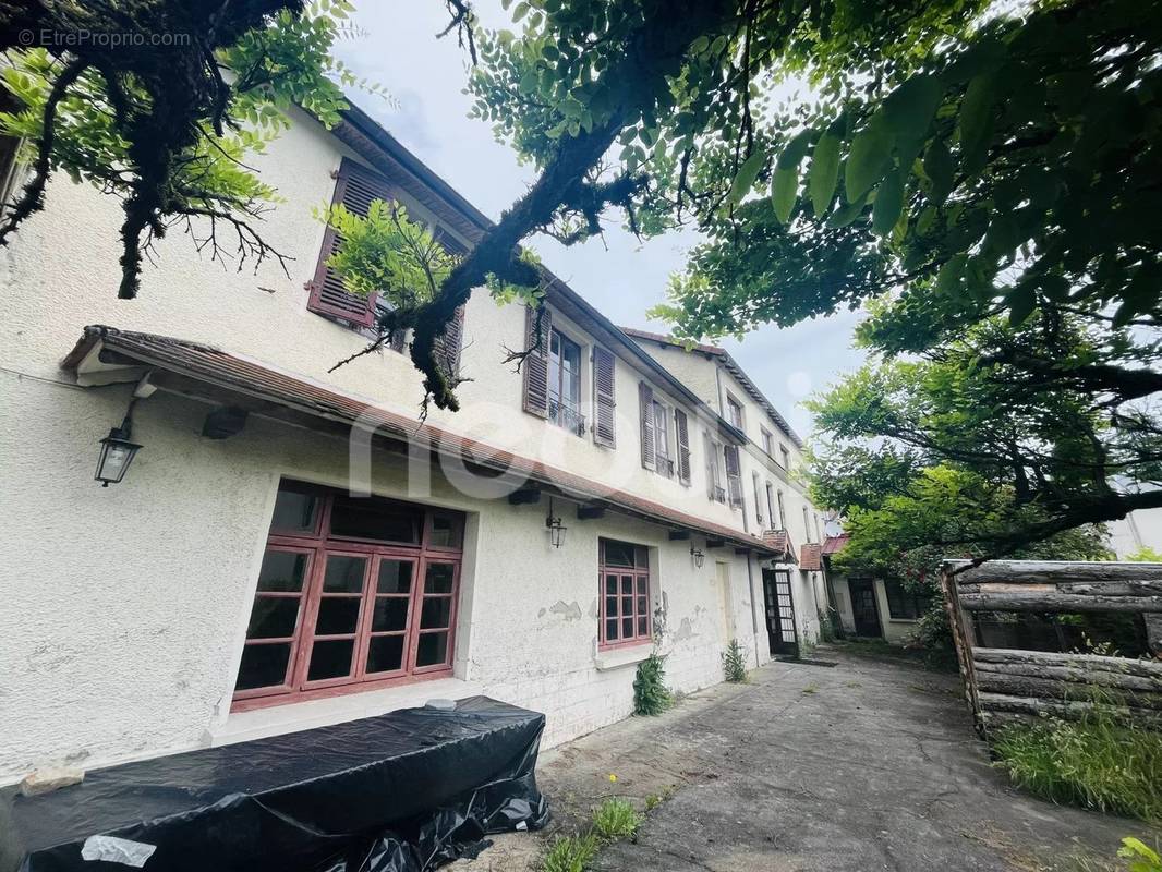 Appartement à CHATEAUNEUF-LES-BAINS