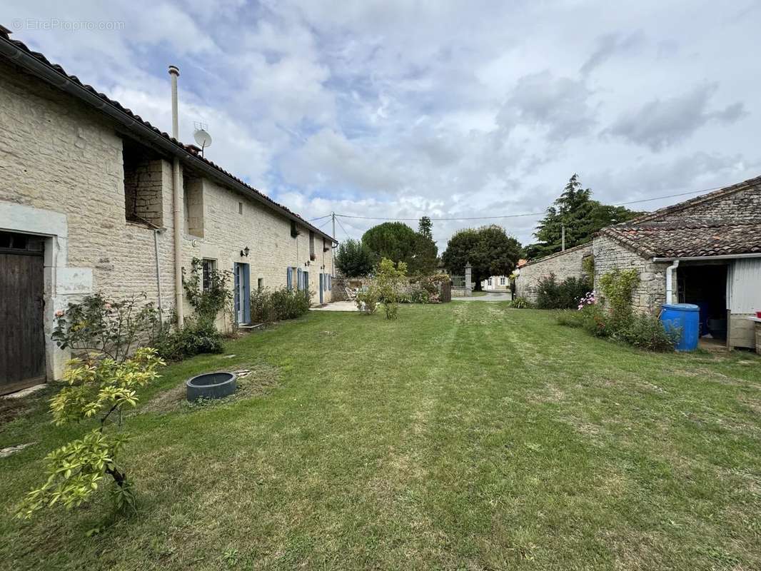 Maison à VILLEFAGNAN