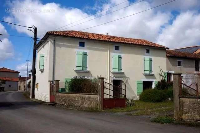 Maison à BARRO