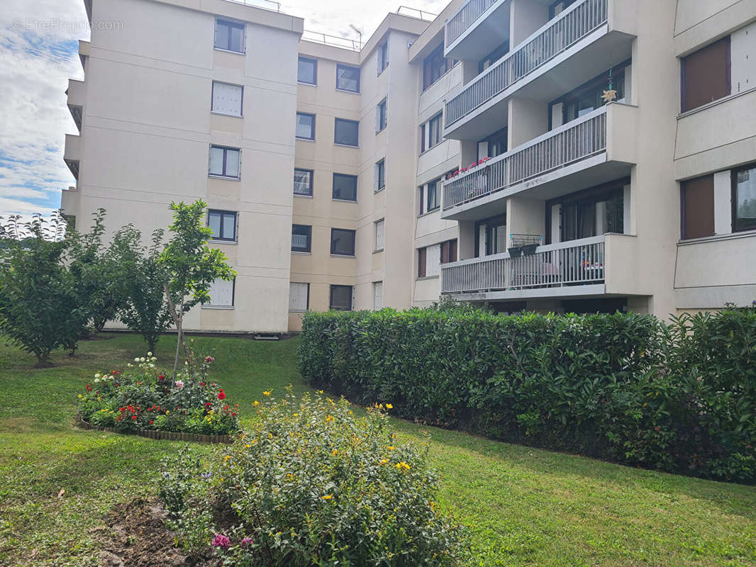 Appartement à FONTENAY-LE-FLEURY