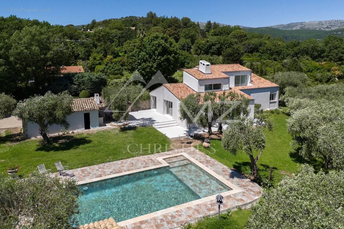 Maison à CHATEAUNEUF-GRASSE