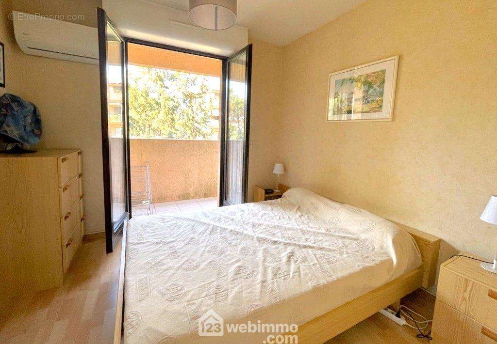 Chambre avec balcon et climatisation réversible - Appartement à SAINTE-MAXIME