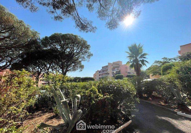 L&#039;appartement possède un emplacement de parking privé - Appartement à SAINTE-MAXIME