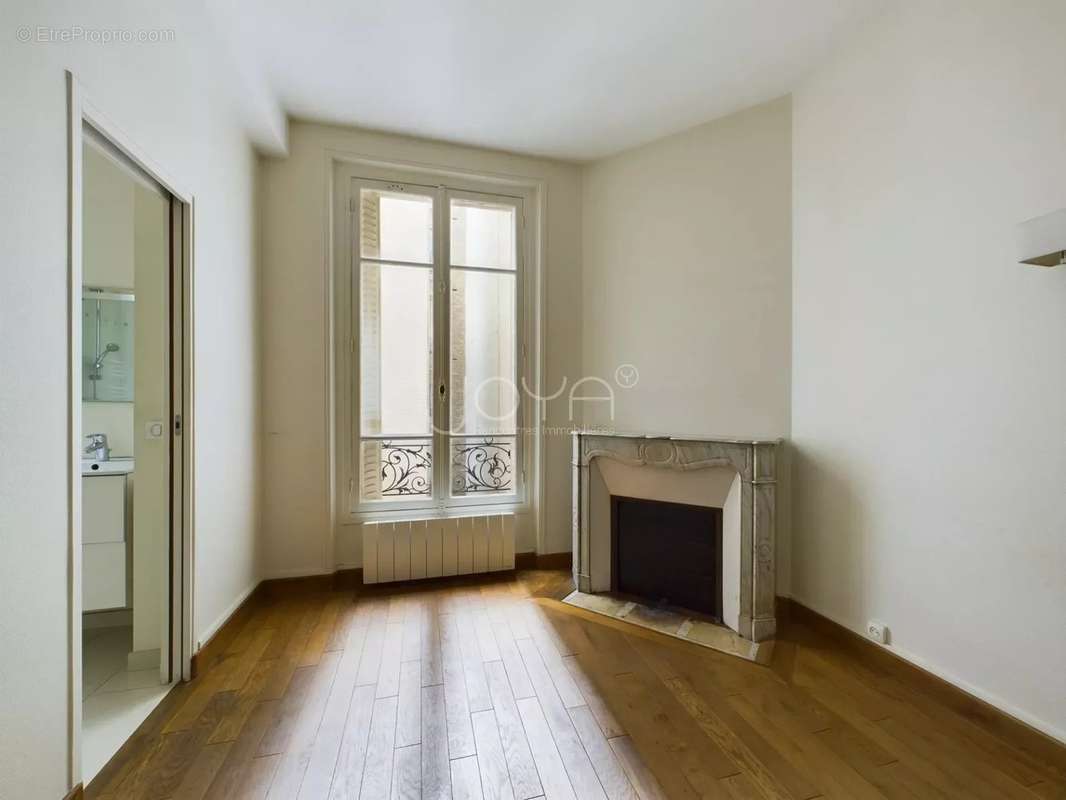 Appartement à PARIS-7E