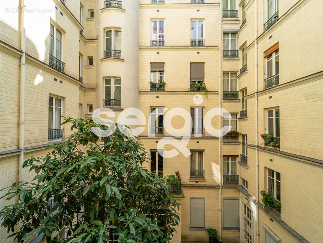 Appartement à PARIS-18E