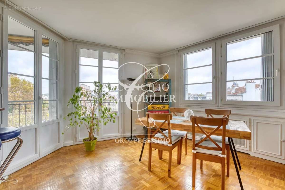 Appartement à LA GARENNE-COLOMBES