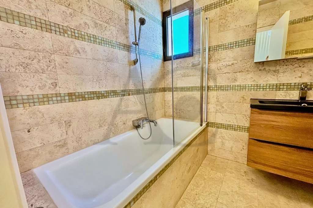 Appartement à VILLENEUVE-LOUBET