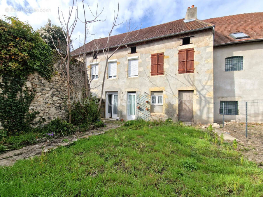 Maison à SAINT-POURCAIN-SUR-SIOULE