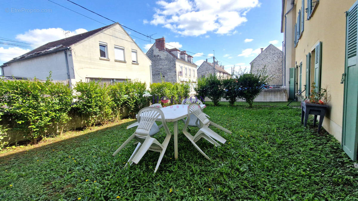 Appartement à THIERS-SUR-THEVE