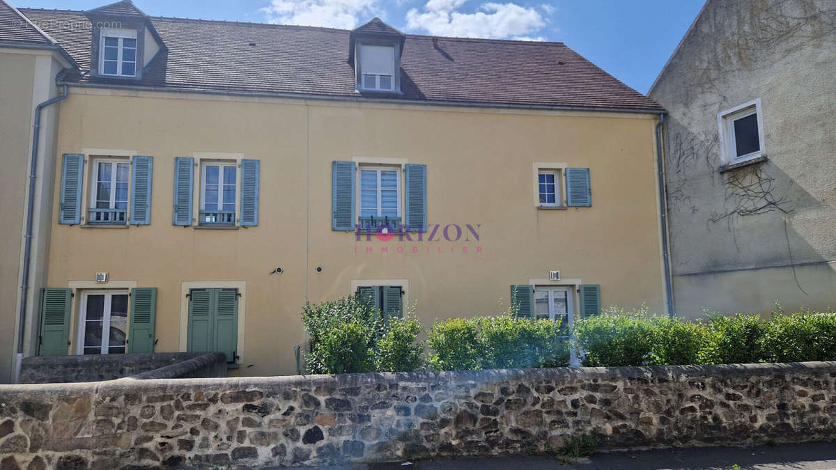 Appartement à THIERS-SUR-THEVE