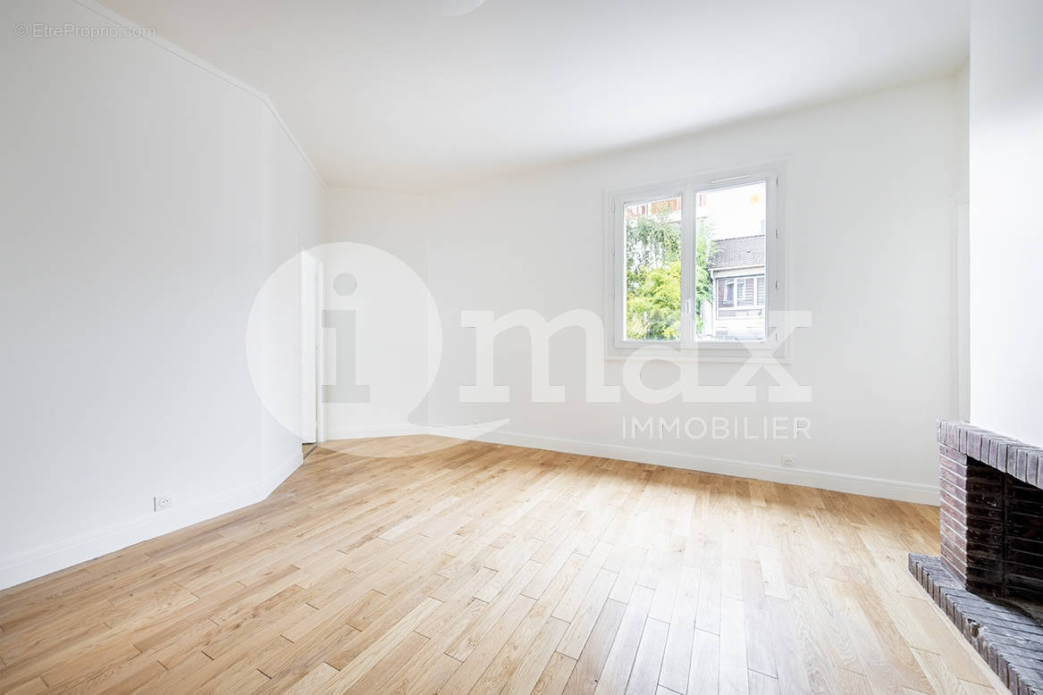 Appartement à COURBEVOIE