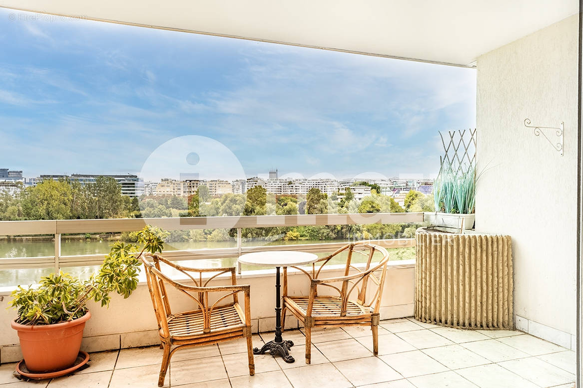 Appartement à COURBEVOIE