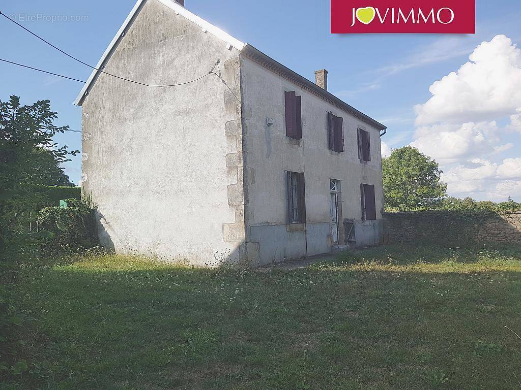 Maison à SAINT-PRIEST-DES-CHAMPS