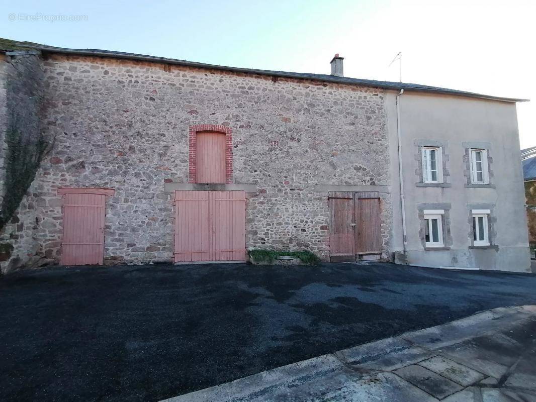 Appartement à SAINT-PRIEST-LA-FEUILLE