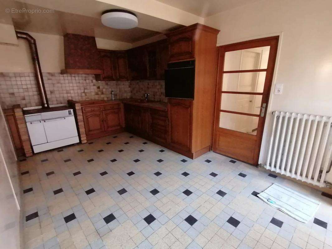 Appartement à SAINT-PRIEST-LA-FEUILLE