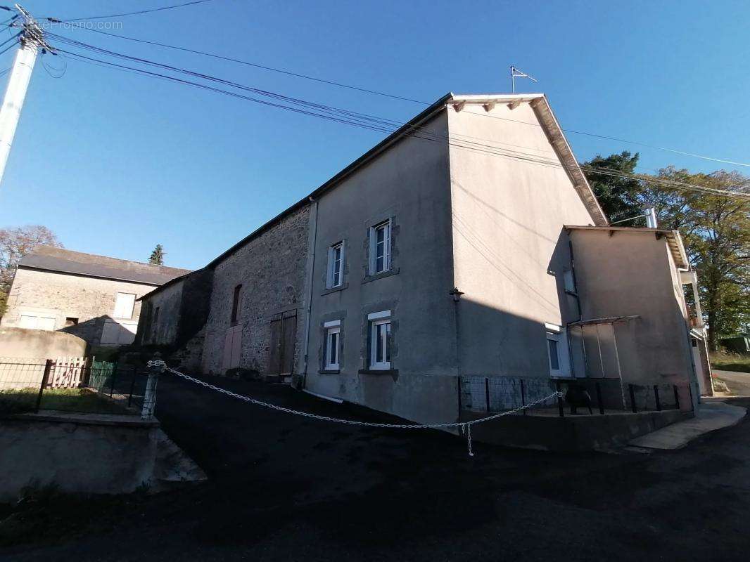 Appartement à SAINT-PRIEST-LA-FEUILLE