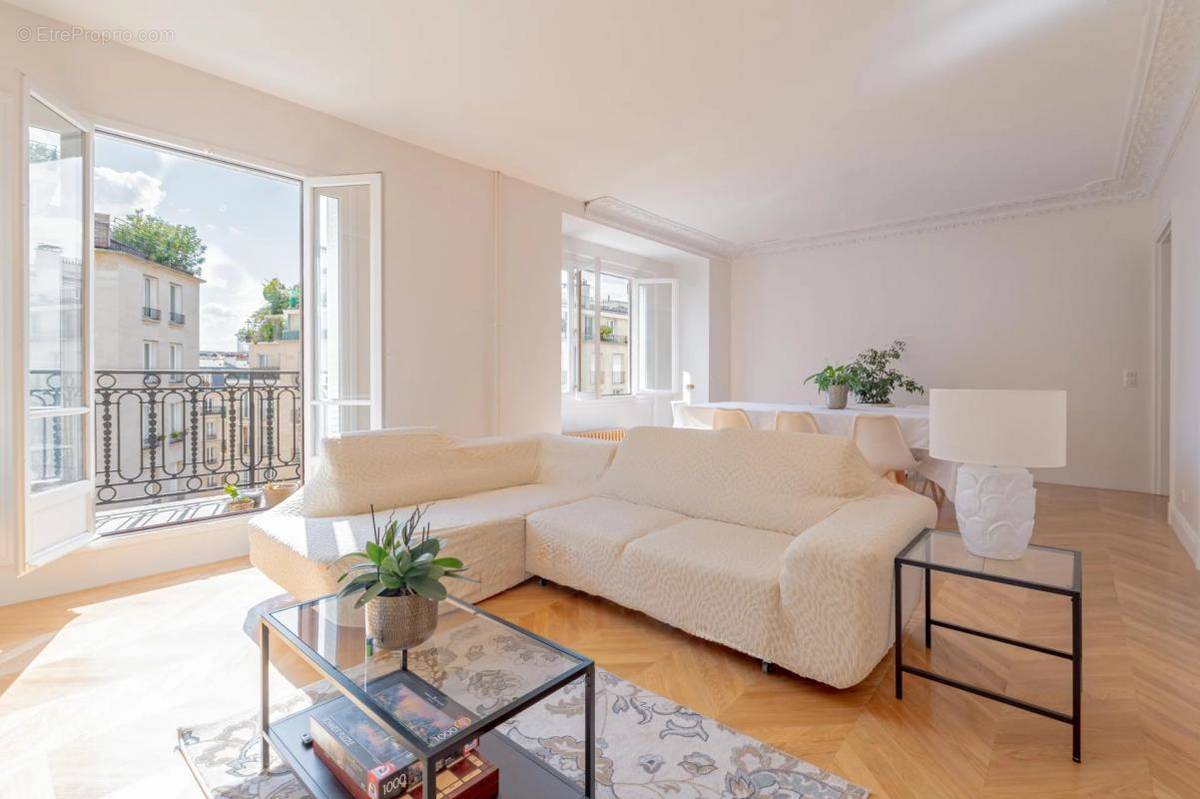 Appartement à PARIS-7E