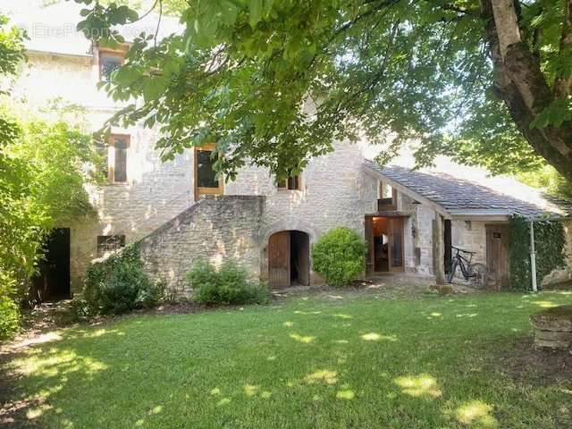 Maison à AGEN-D&#039;AVEYRON