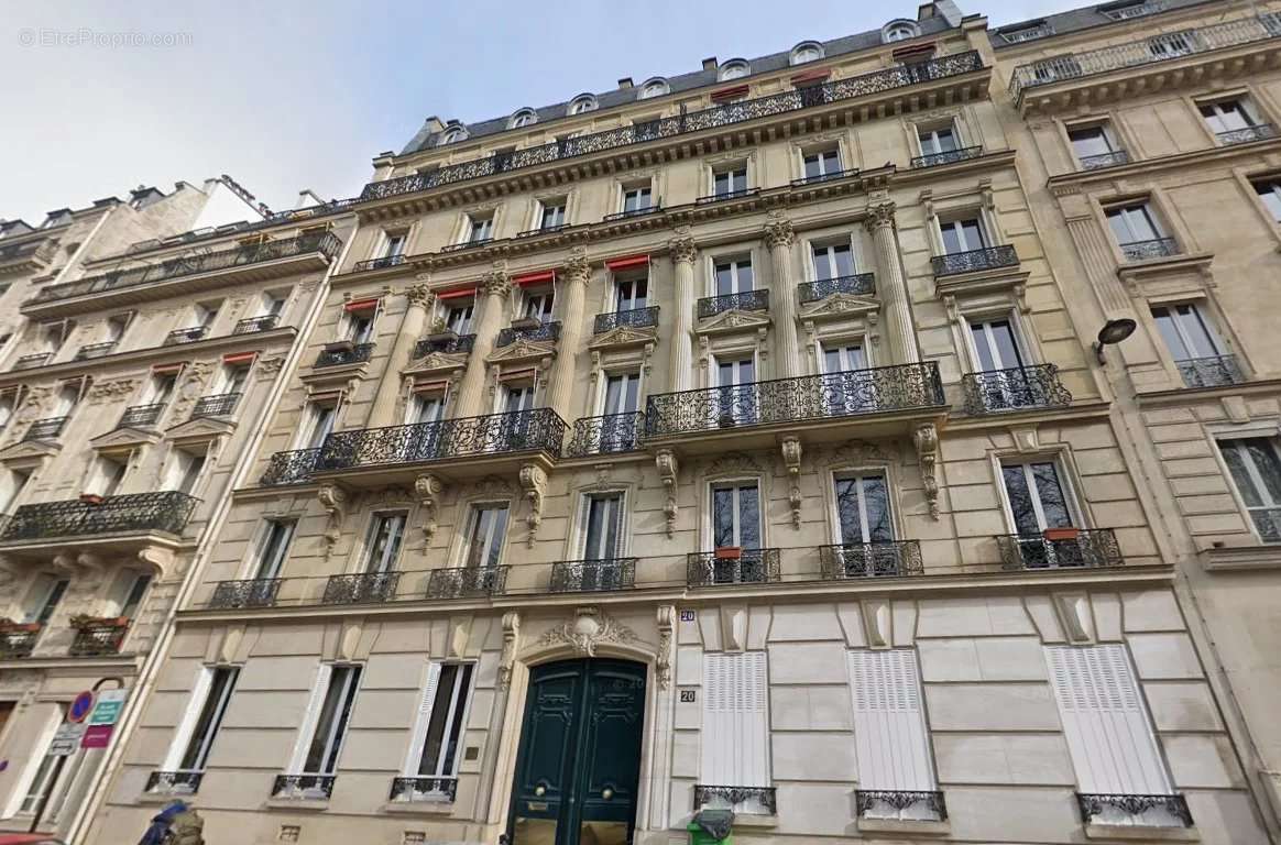 Appartement à PARIS-17E