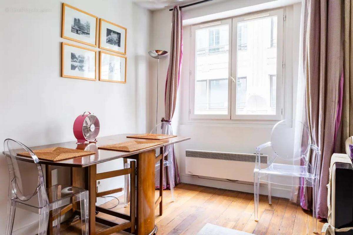 Appartement à PARIS-2E