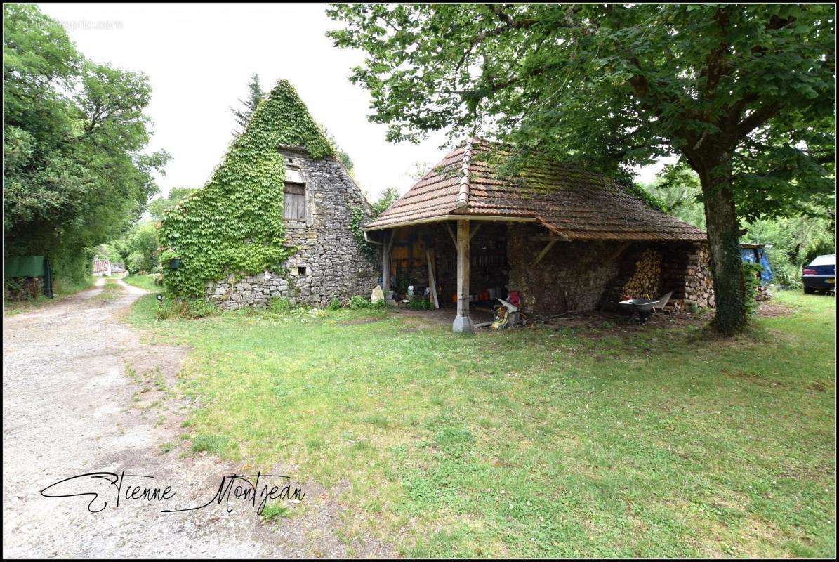 Maison à MONTGESTY