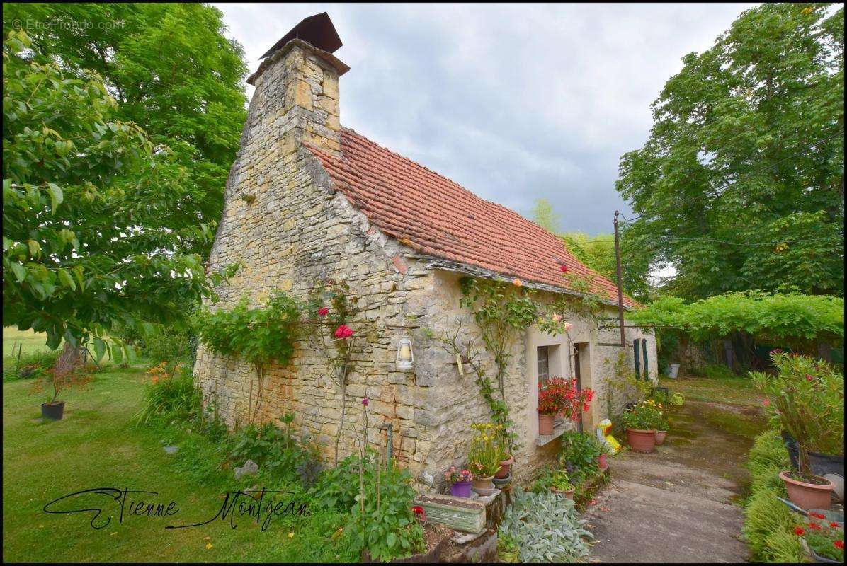 Maison à MONTGESTY