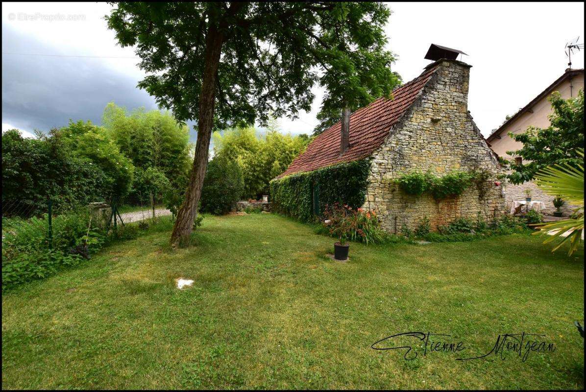 Maison à MONTGESTY