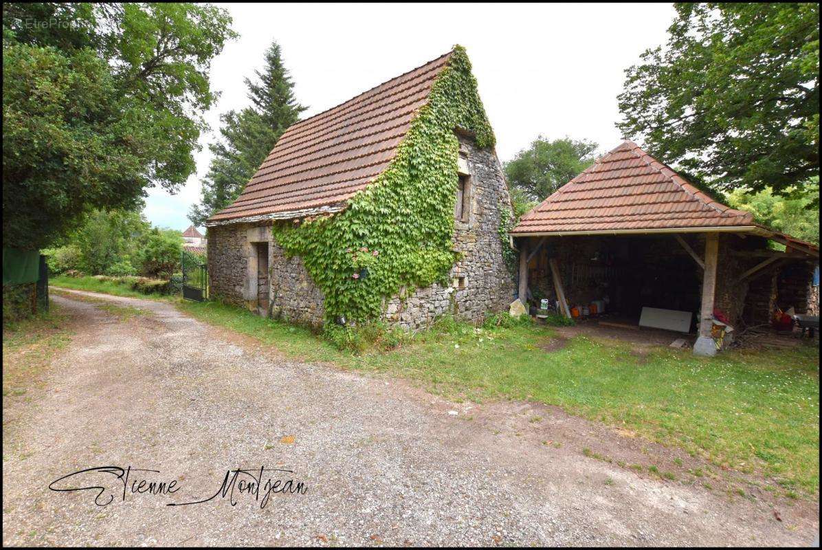 Maison à MONTGESTY