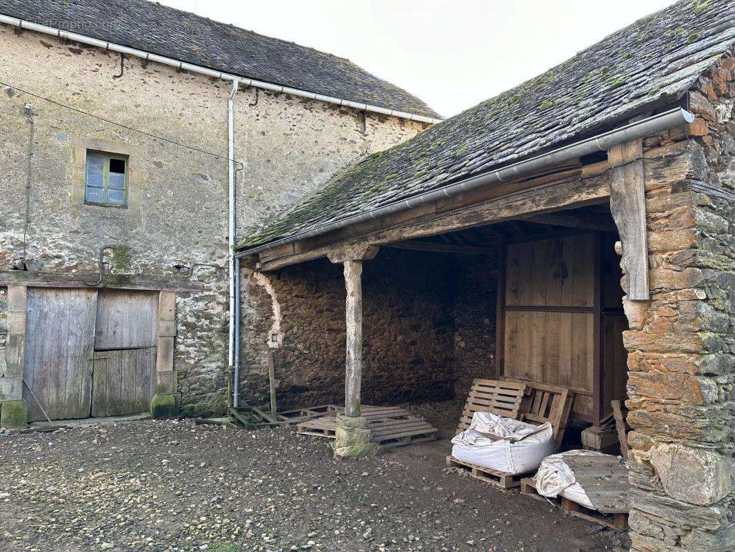 Maison à SAINT-JUST-SUR-VIAUR